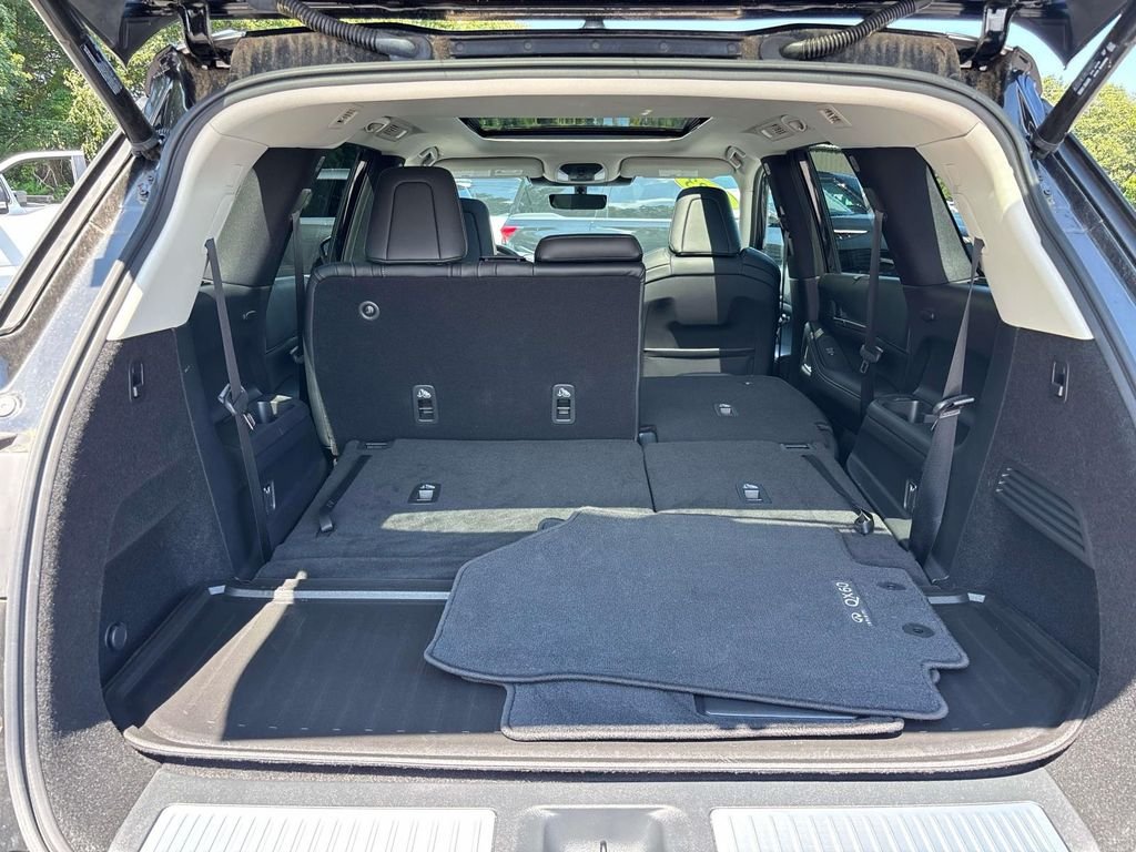 Certified Used 2023 Black INFINITI LUXE image 19