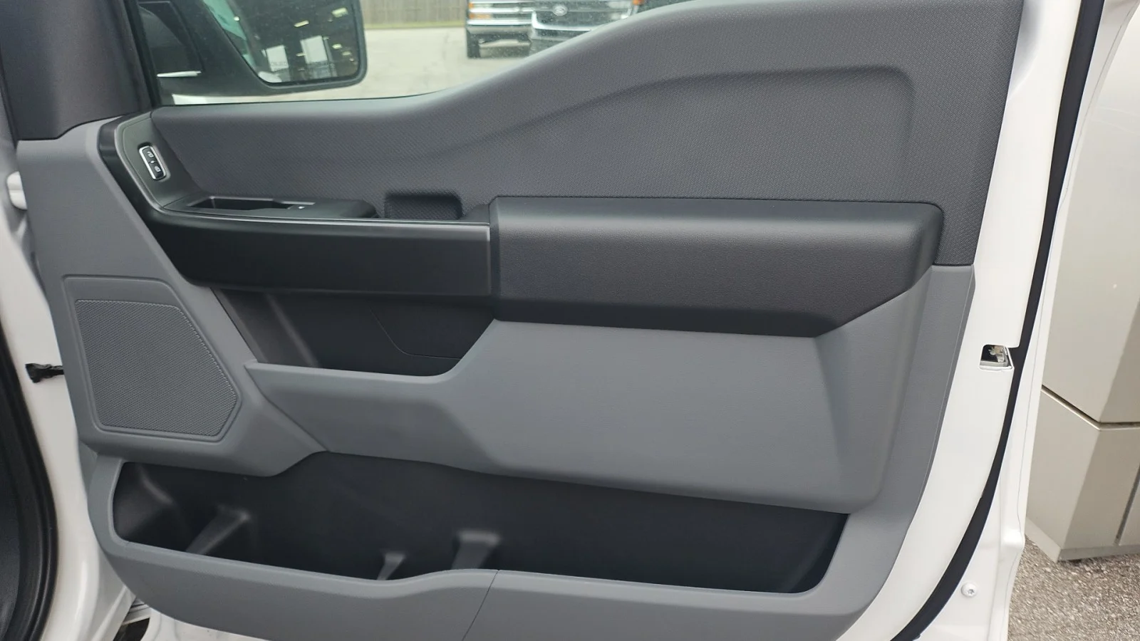 New 2026 Oxford White Ford XL 2WD image 14