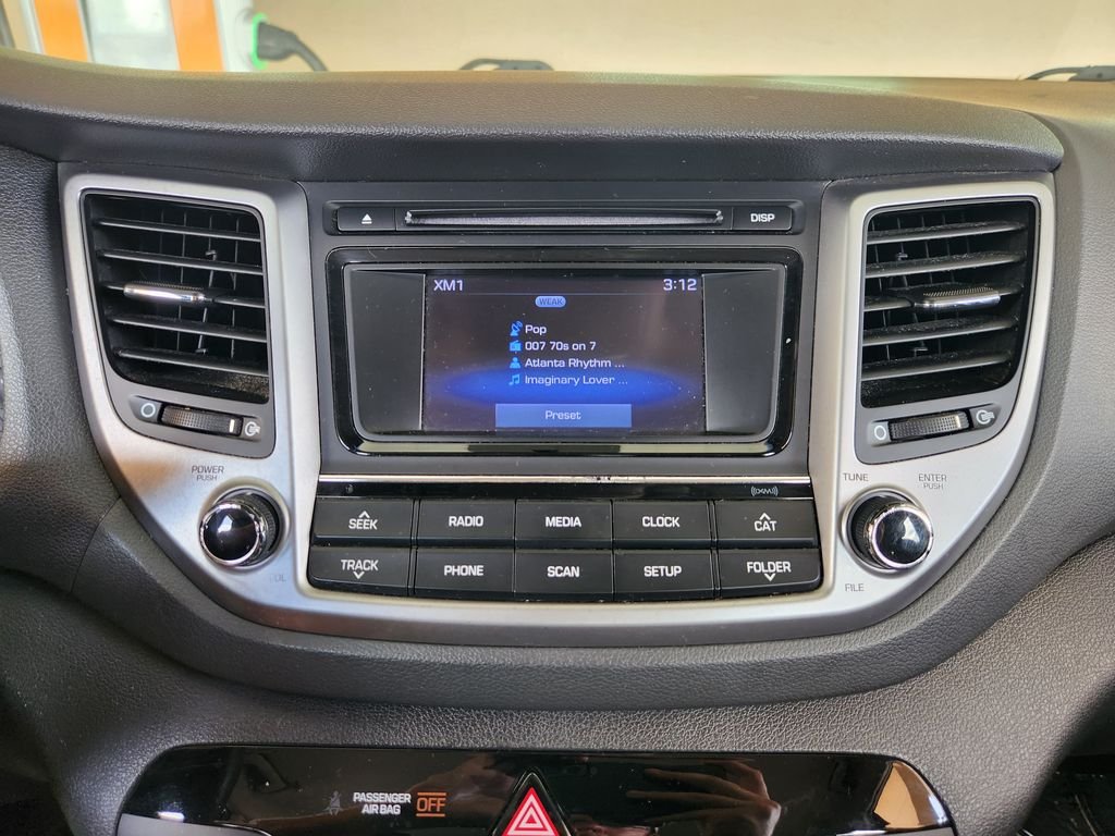 Used 2016 Ash Black Hyundai SE image 18