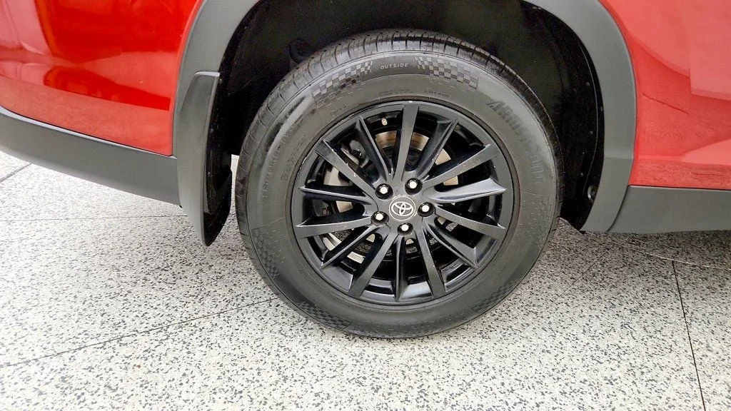 Used 2019 Salsa Red Pearl Toyota SE V6 AWD image 9