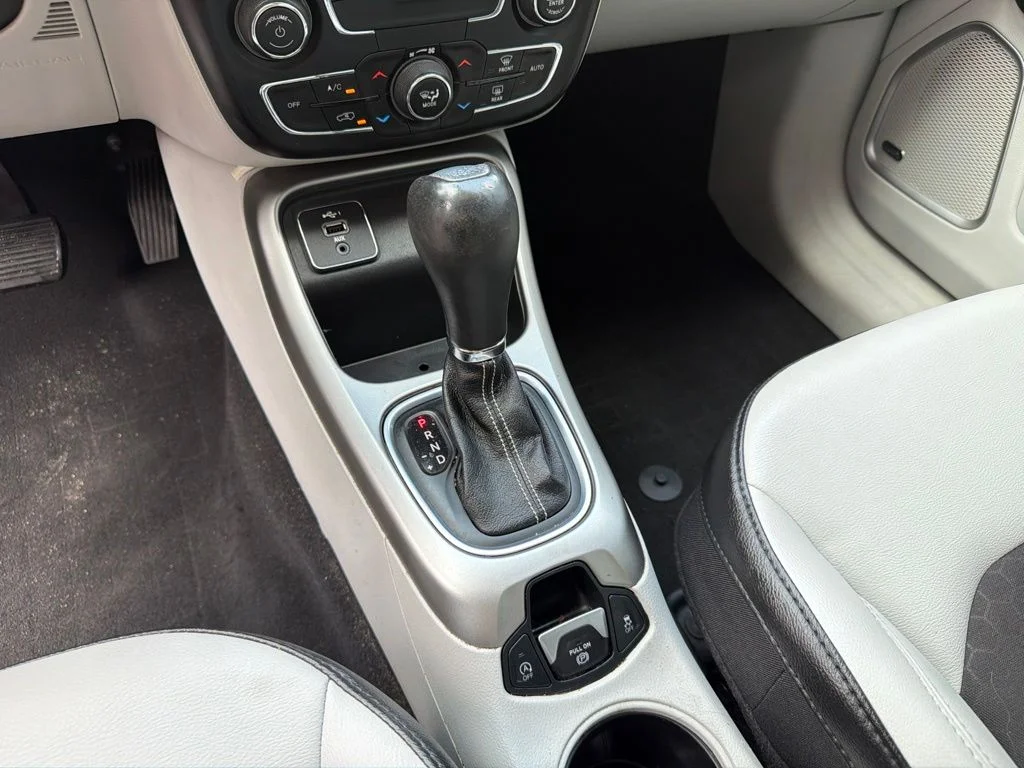 Used 2021 Blue Jeep Latitude image 17
