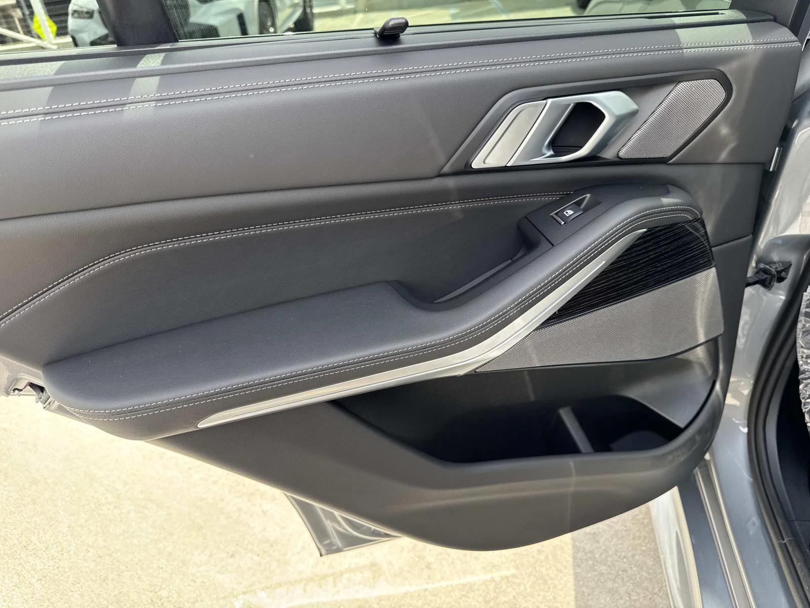New 2026 Skyscraper Grey Metallic BMW sDrive40i image 12