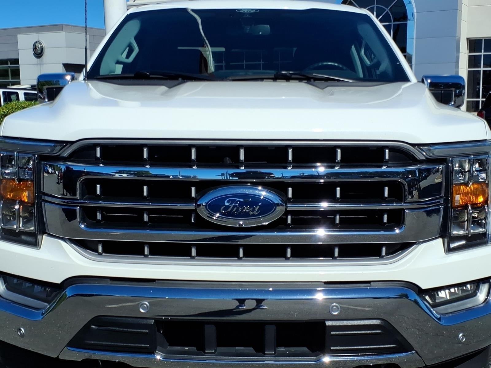 Used 2021 Star White Metallic Tri-Coat Ford LARIAT image 14