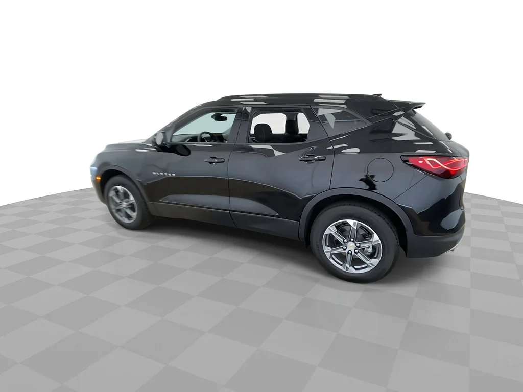 Used 2025 Black Chevrolet LT image 7