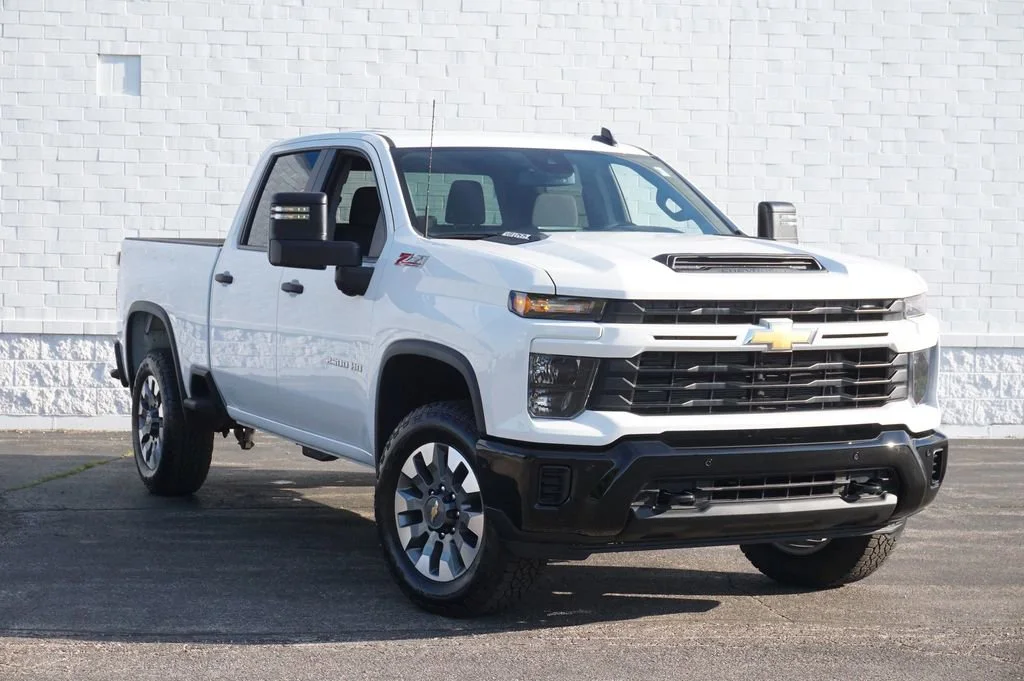 New 2026 Summit White Chevrolet Custom image 2