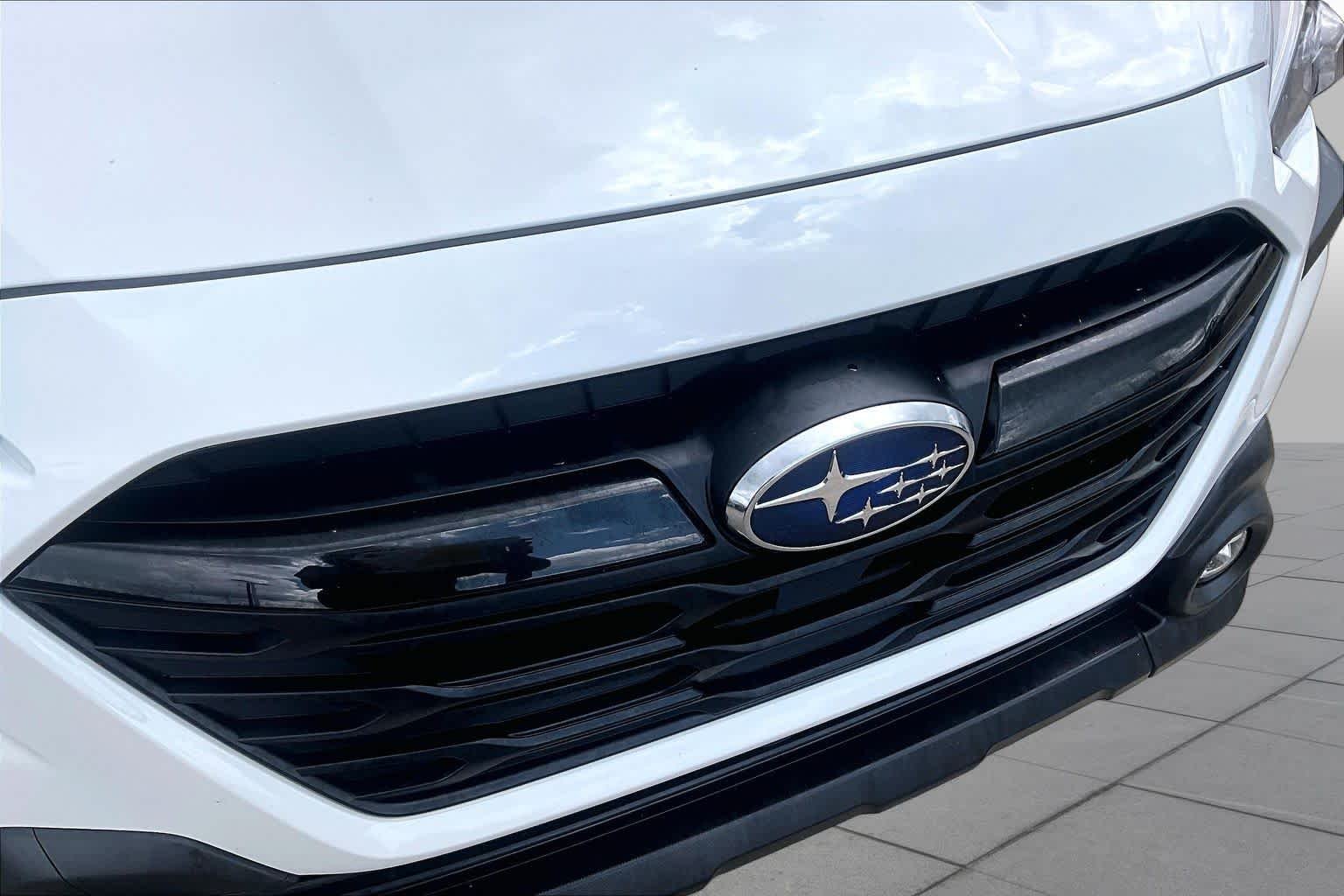 Used 2025 Crystal White Pearl Subaru Onyx Edition image 30