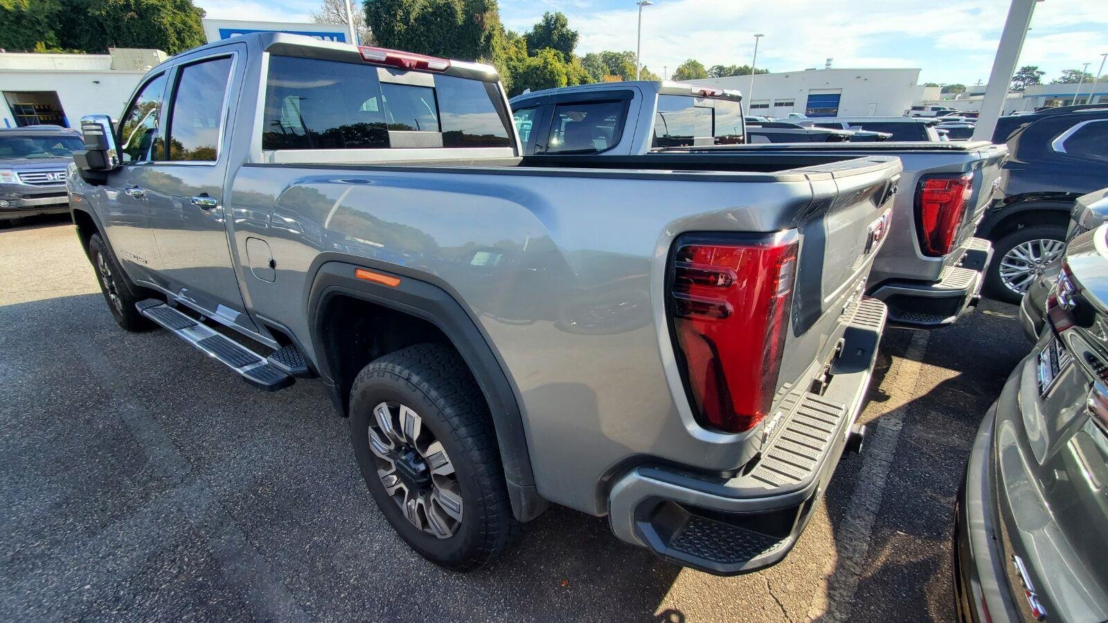Used 2025 Sterling Metallic GMC Denali image 8
