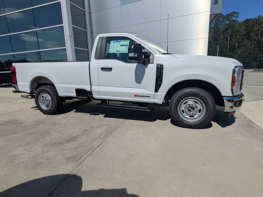 New 2027 Oxford White Ford XL image 3