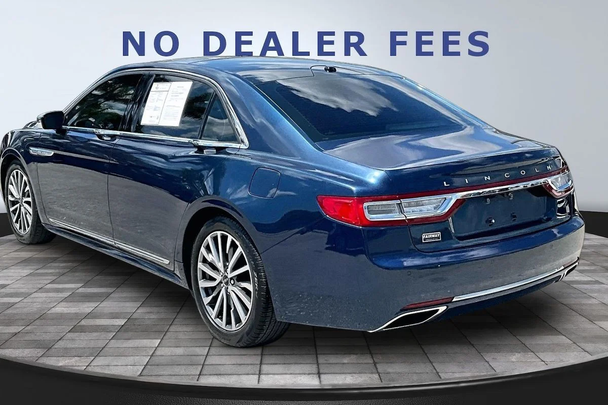 Used 2017 Blue Lincoln Select image 4