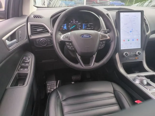 Used 2022 Black Ford SEL image 30