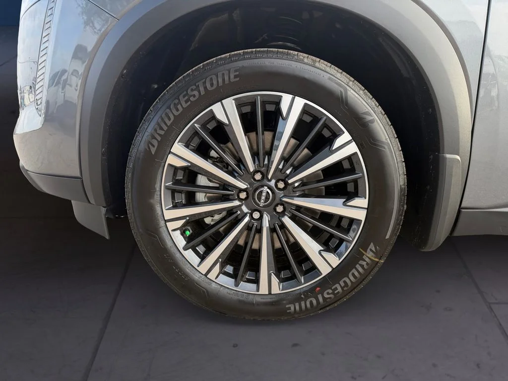 New 2026 Gray Nissan Platinum image 9