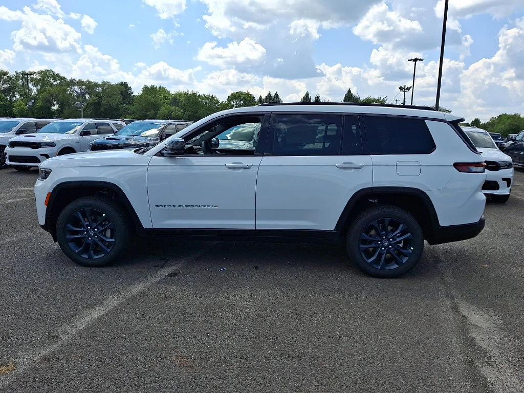 New 2026 Bright White Clear-Coat Exterior Paint Jeep 85th Anniversary Edition image 5