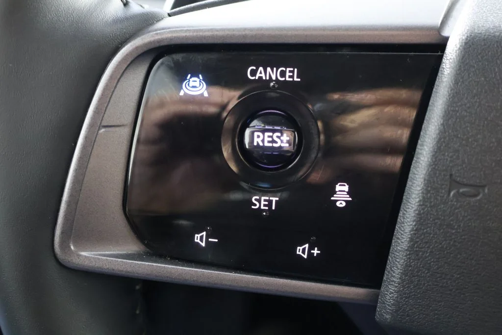 Used 2025 White Pearl Nissan SL image 11