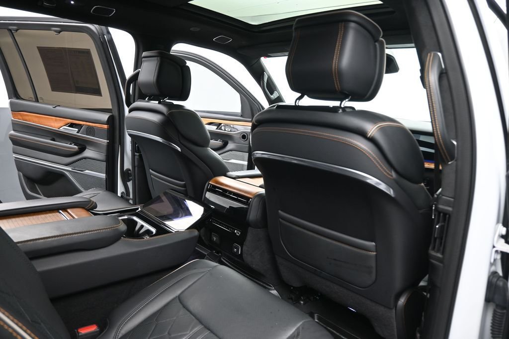 Used 2023 White Jeep Series III image 24