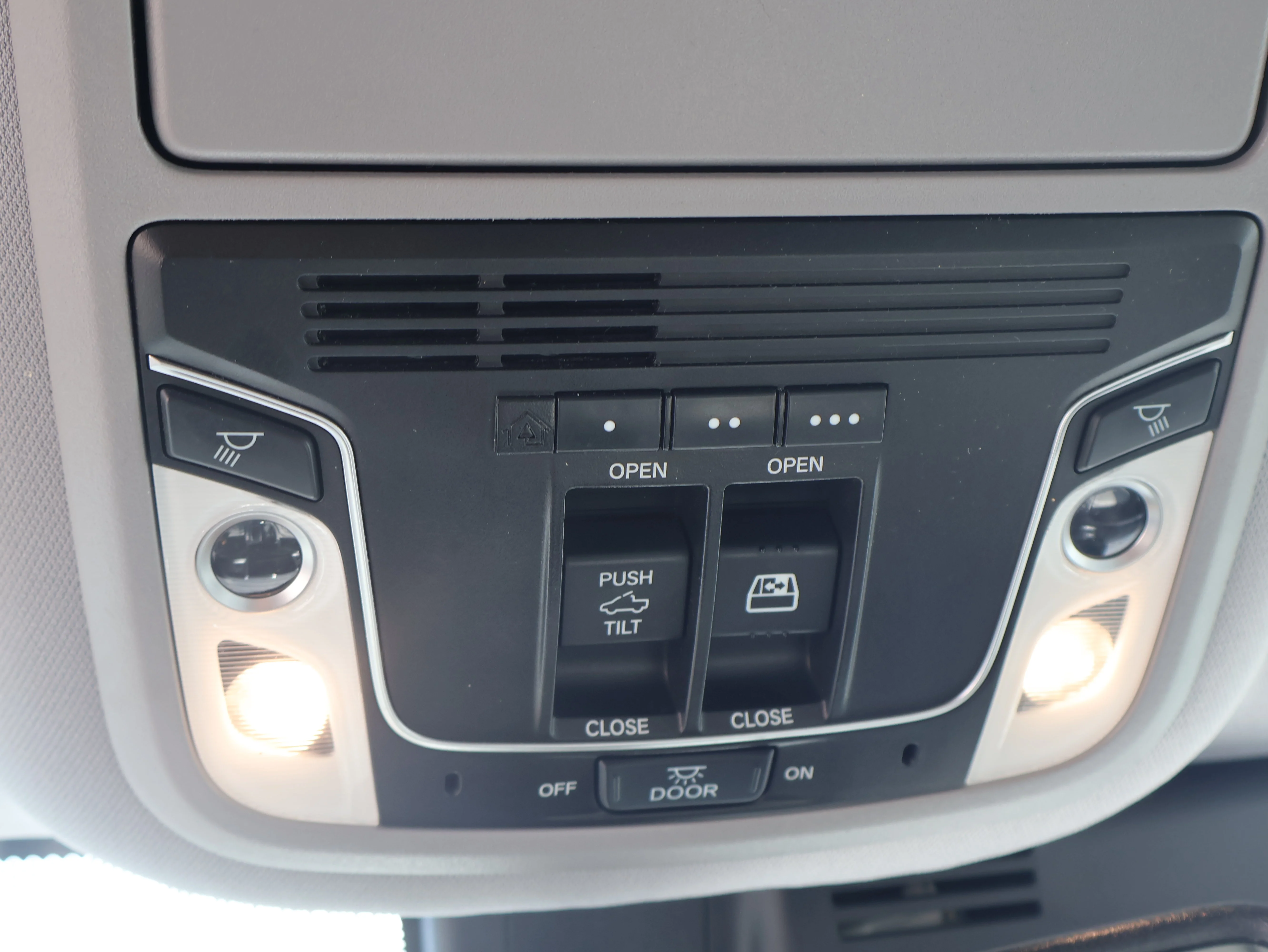 Used 2019 Modern Steel Metallic Honda RTL-E image 31