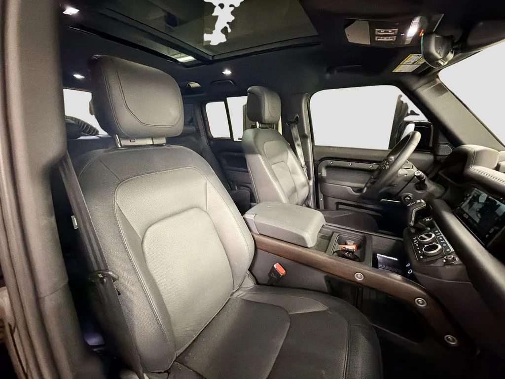 Certified Used 2024 Santorini Black Metallic Land Rover X-Dynamic SE image 29