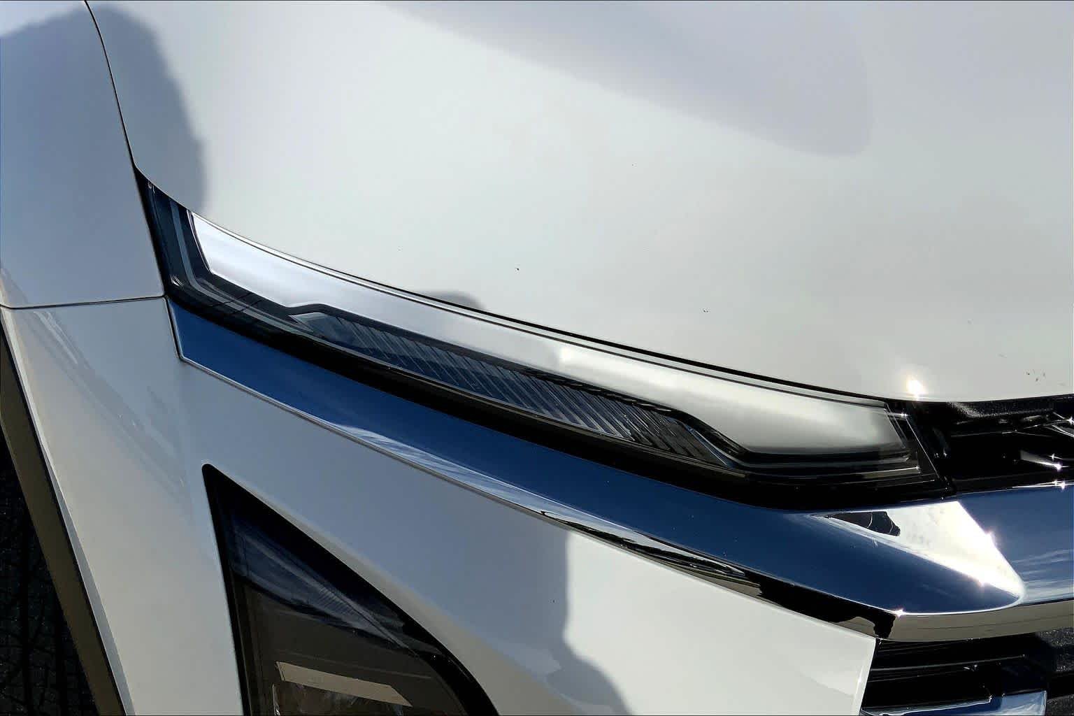Used 2026 Summit White Chevrolet FWD LT image 24