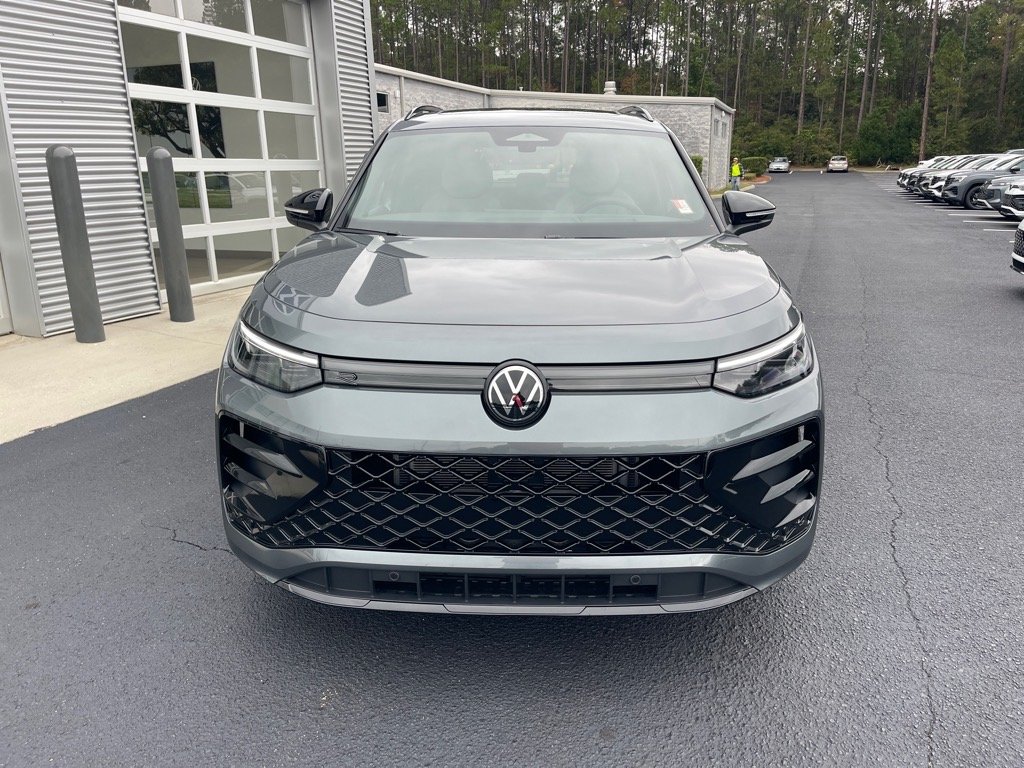 2026 Volkswagen Tiguan SE R-LINE BLACK - Photo 2