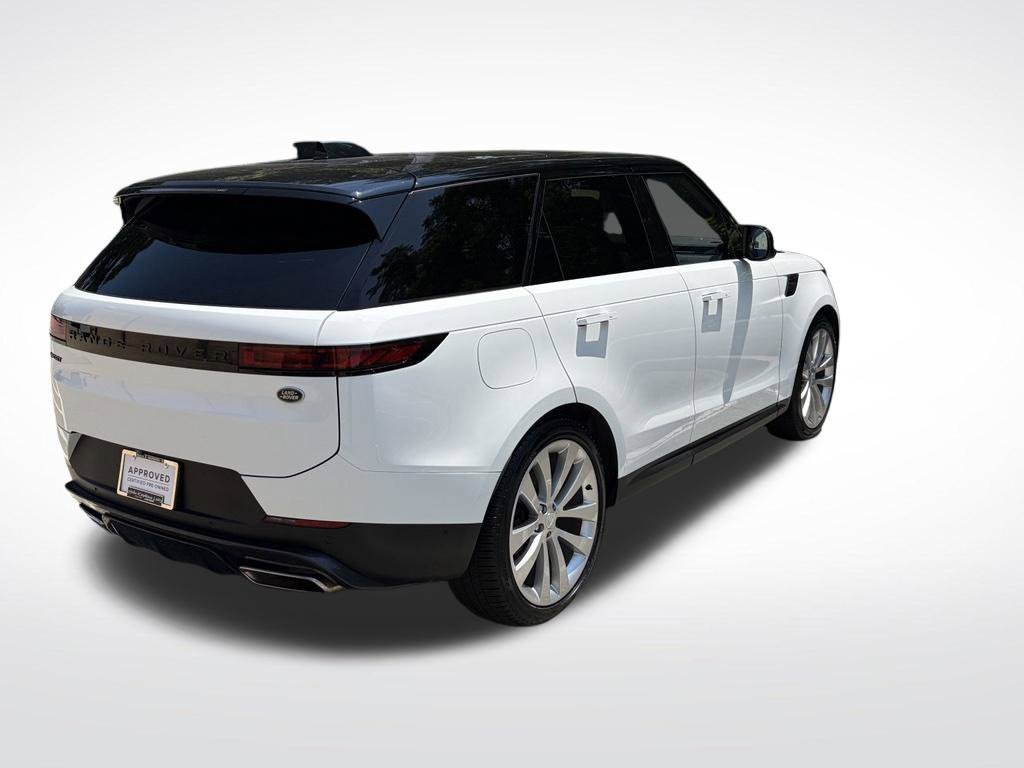 Used 2023 White Land Rover SE image 7