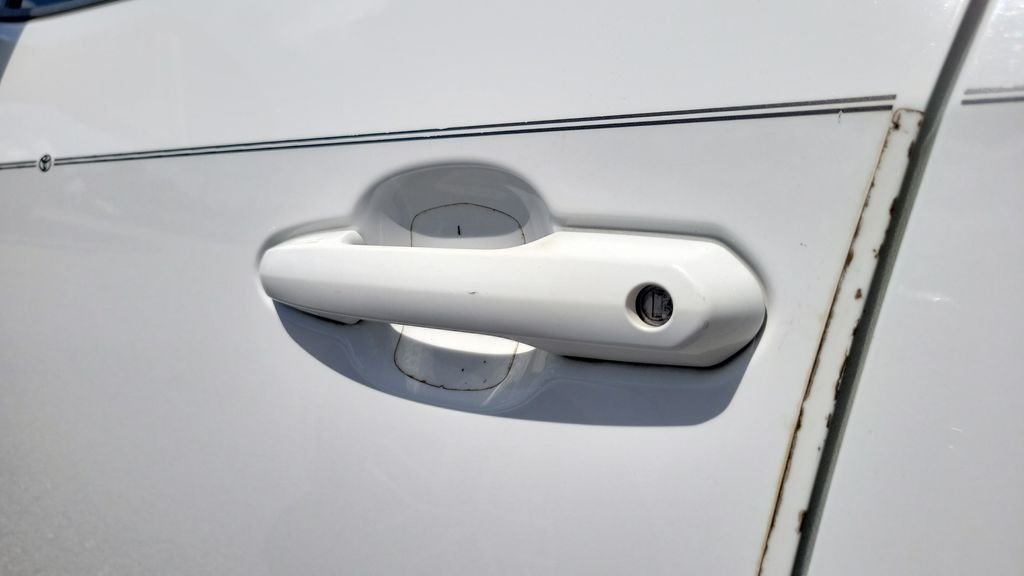Used 2020 White Toyota XLE image 6