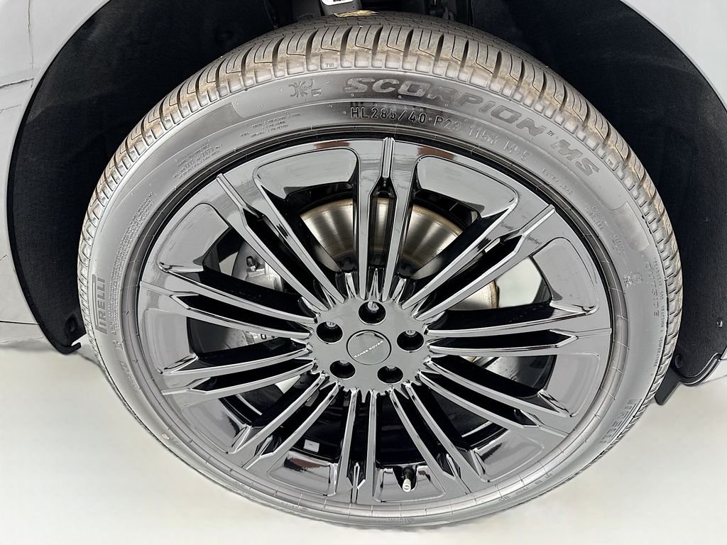 New 2026 Santorini Black Land Rover SE image 31