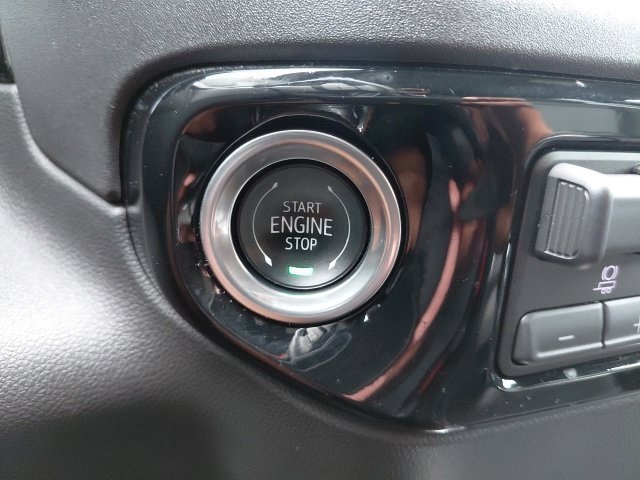 Used 2024 Summit White GMC Elevation image 25