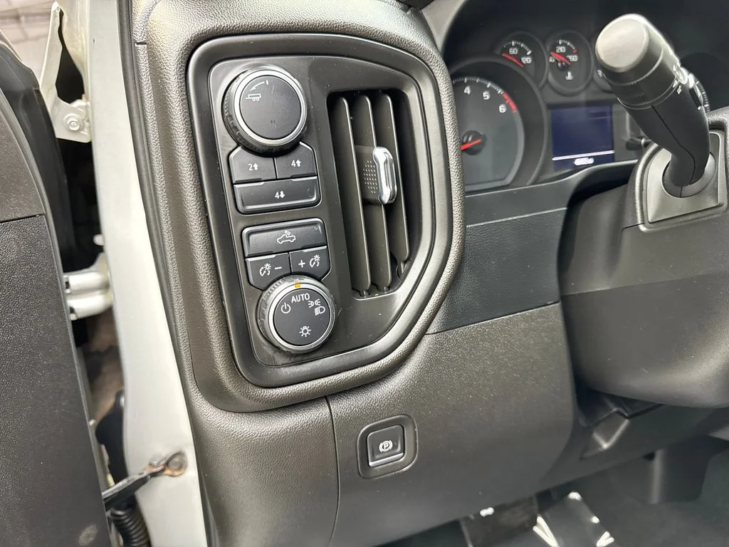 Used 2022 Silver Chevrolet Custom image 54