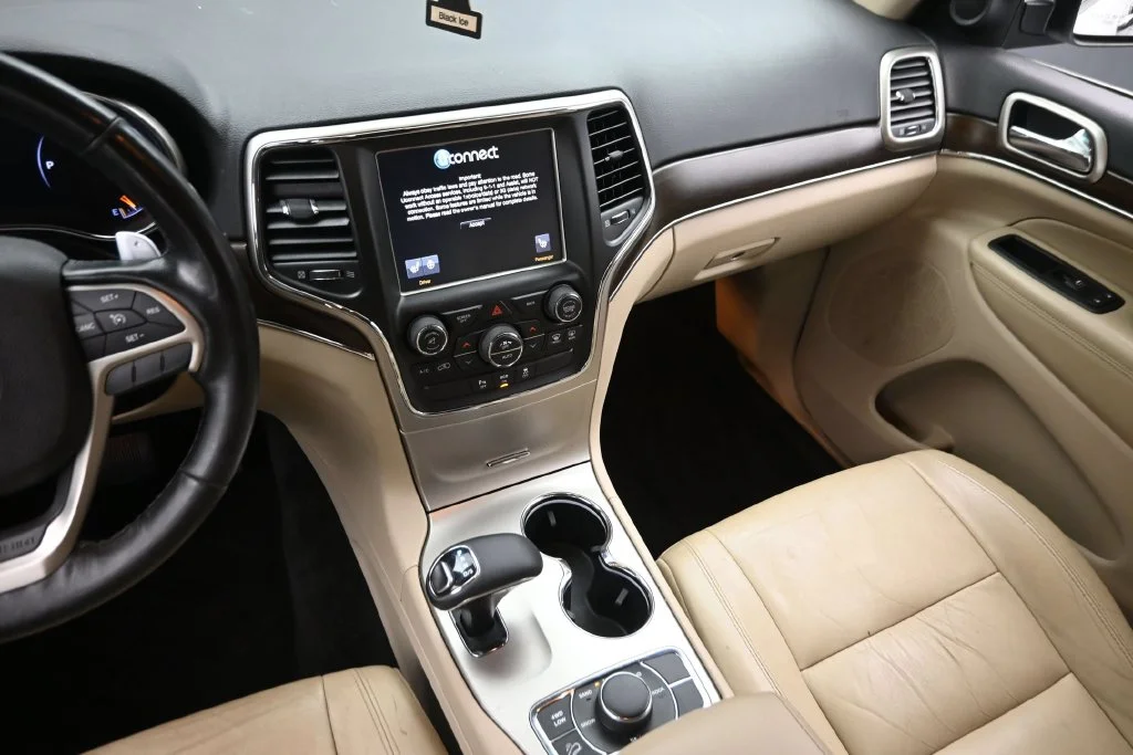 Used 2015 White Jeep Limited image 15