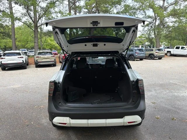 Used 2025 White Nissan SR image 23