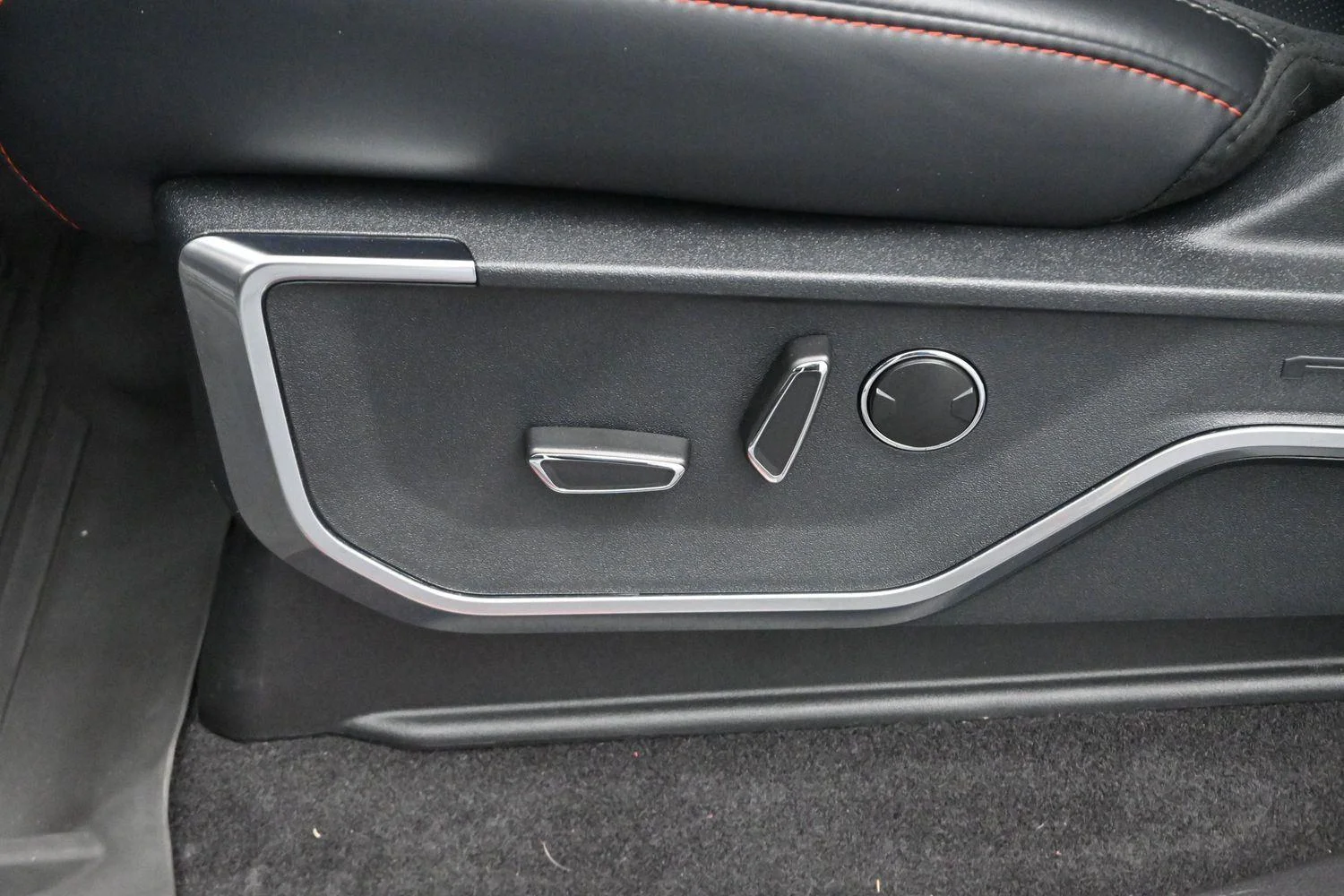 Used 2024 Avalanche Gray Ford Raptor image 15