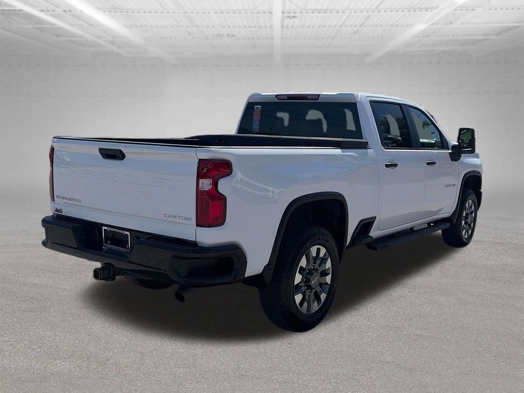Used 2025 White Chevrolet Custom image 6