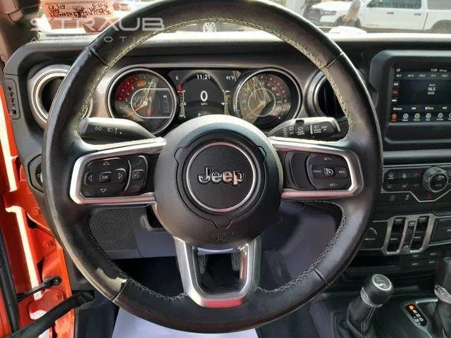 Used 2018 Punkn Metallic Clearcoat Jeep Sahara image 13