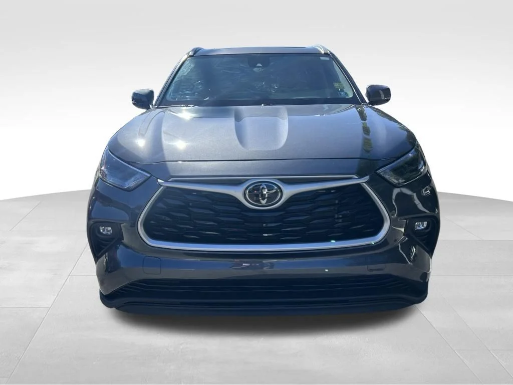 Used 2023 Gray Toyota XLE image 9