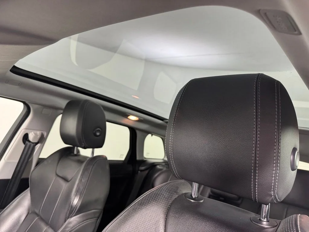 Used 2019 Narvik Black Land Rover SE image 20