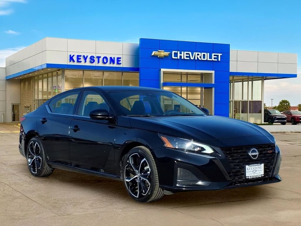 Used 2024 Black Nissan 2.5 SR image 1
