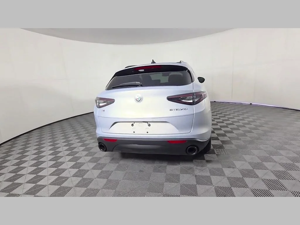 New 2026 Moonlight Gray Metallic Alfa Romeo Base image 29