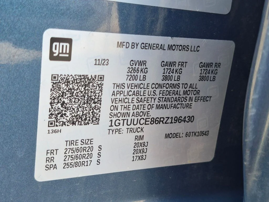 Used 2024 Downpour Metallic GMC Elevation image 25