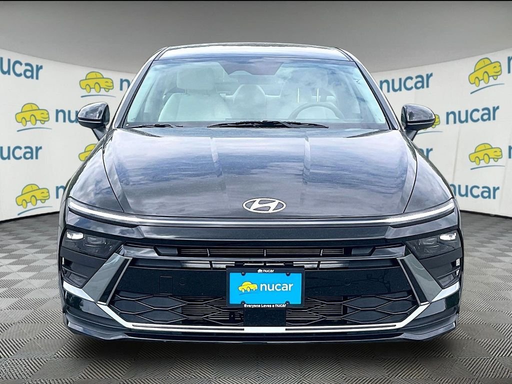 Used 2025 Black Hyundai SE image 2