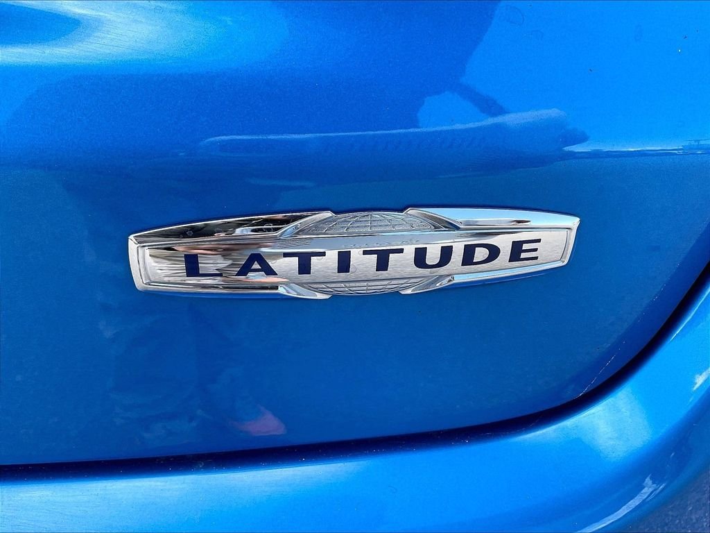 Used 2022 Laser Blue Pearlcoat Jeep Latitude image 27