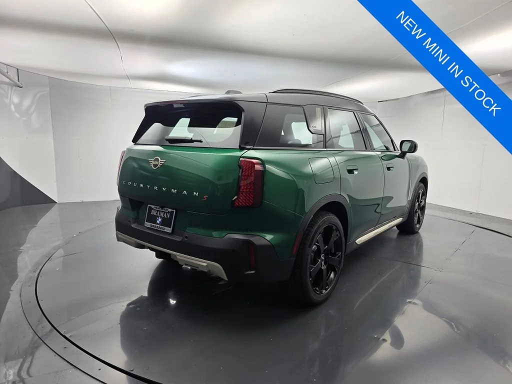 New 2027 Green MINI Signature Plus image 4