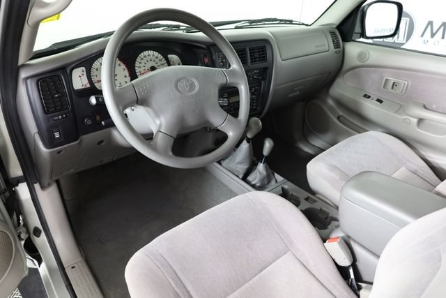 Used 2002 Silver Toyota  image 13