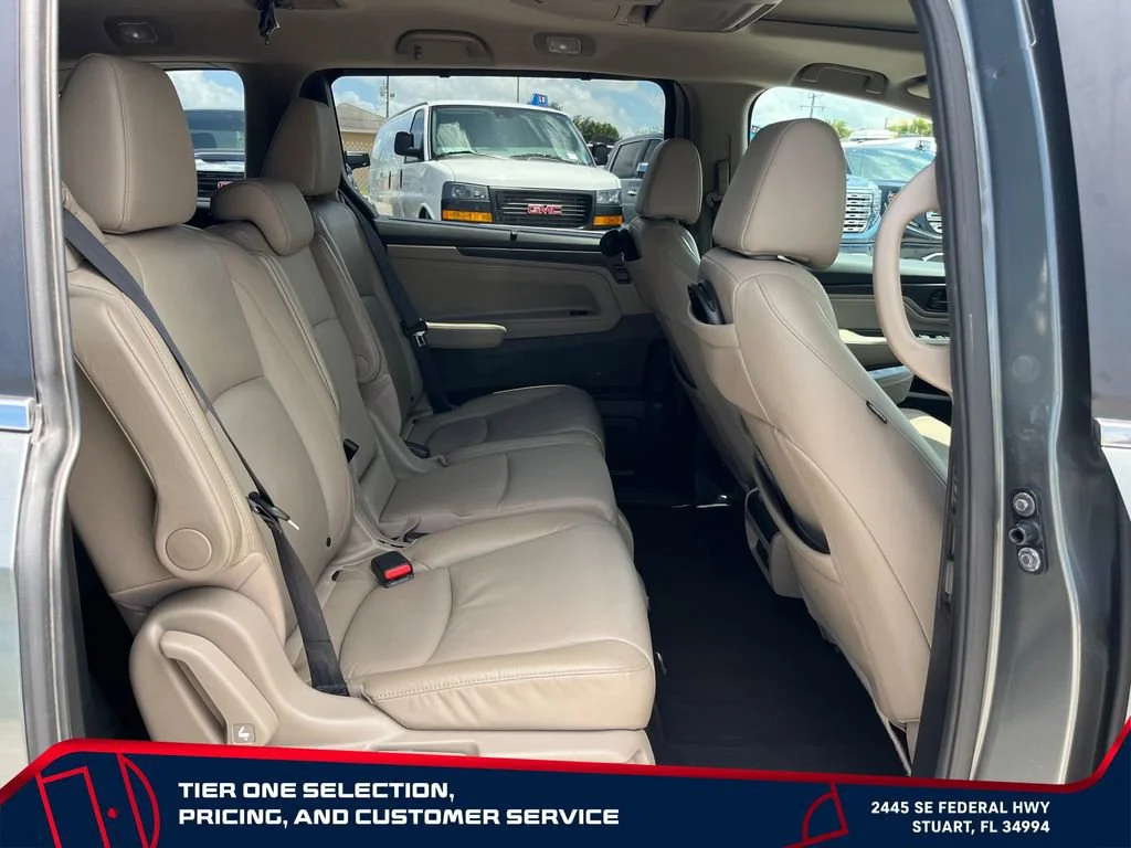 Used 2018 Green Honda Touring image 18