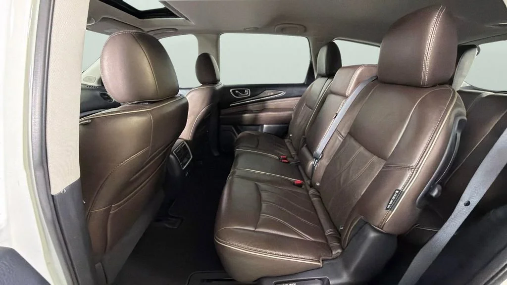 Used 2019 White INFINITI LUXE image 28