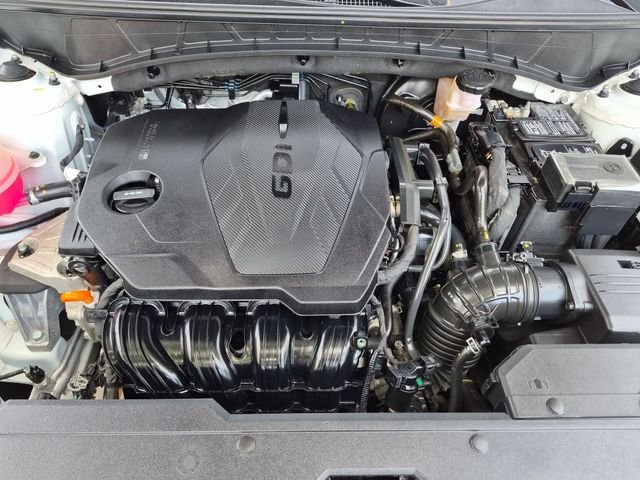Used 2022 Gray Hyundai SE image 25