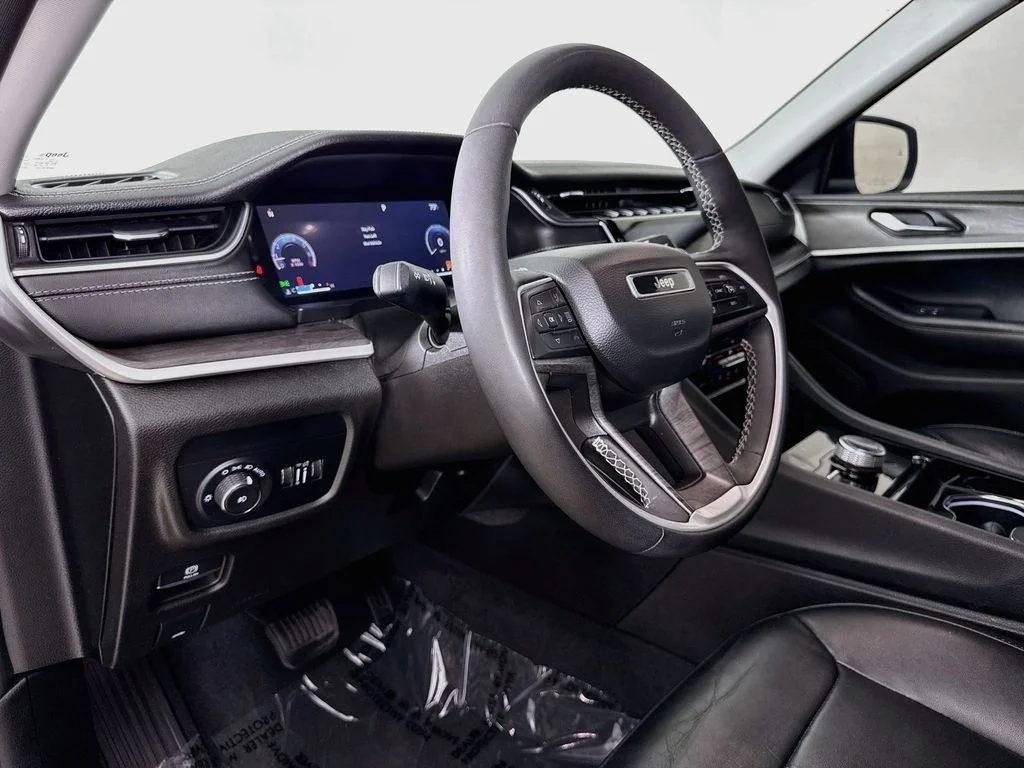 Used 2023 Gray Jeep Limited image 9