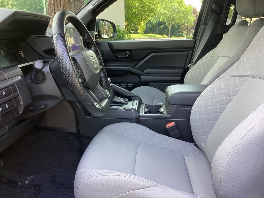 Certified Used 2025  Toyota SR5 image 3