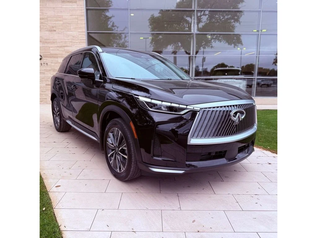 New 2026 Mineral Black INFINITI Luxe FWD image 4