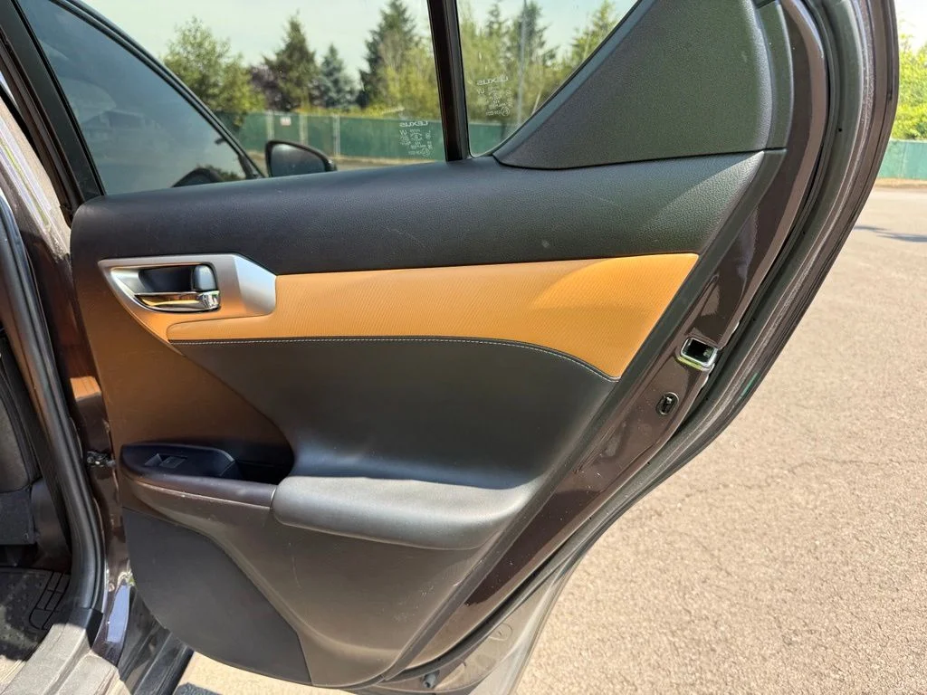 Used 2016 Pearl Lexus 200h image 22