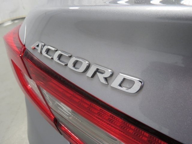 Used 2021 Lunar Silver Metallic Honda LX image 18