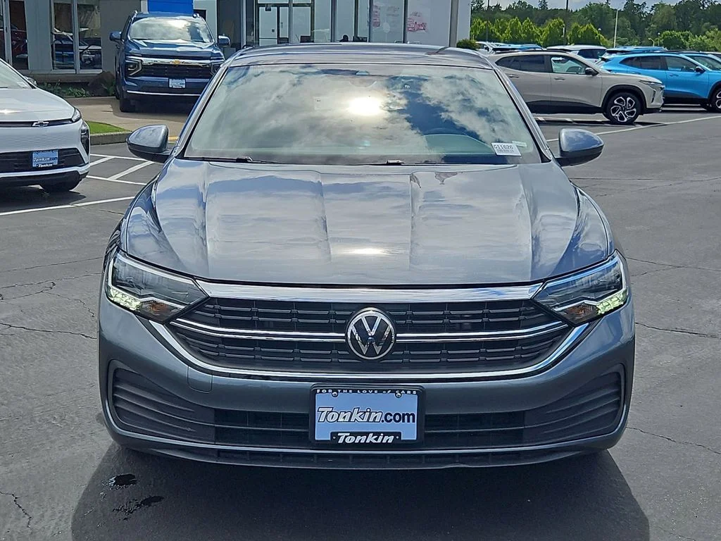 Used 2024 Platinum Gray Metallic Volkswagen 1.5T SE image 9